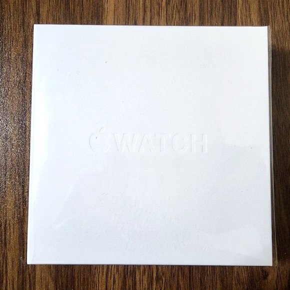 Apple Watch Series 3 GPS 42mm Silver Aluminum -   White Sports Band Model A1859 - Picture 4 of 4
